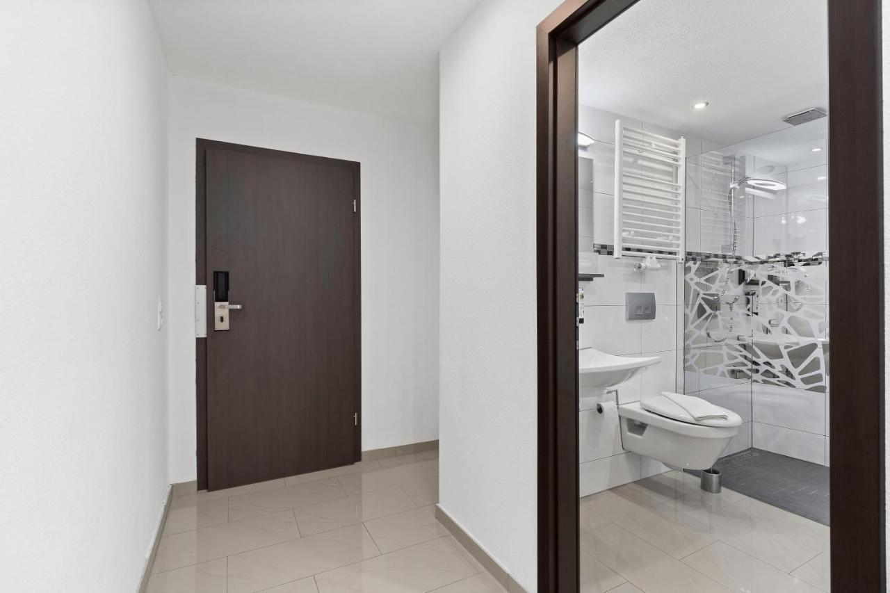 Hotel Adler Friedrichshafen Bagian luar foto