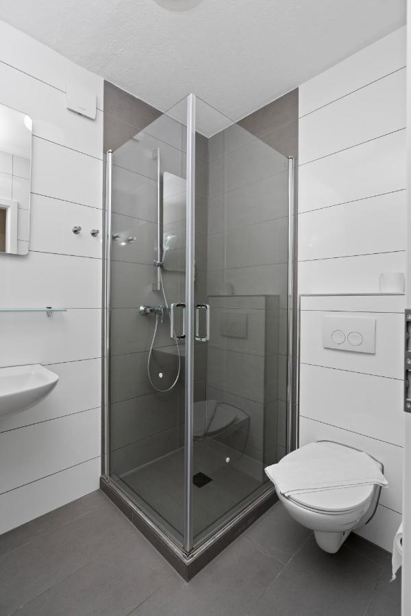 Hotel Adler Friedrichshafen Bagian luar foto