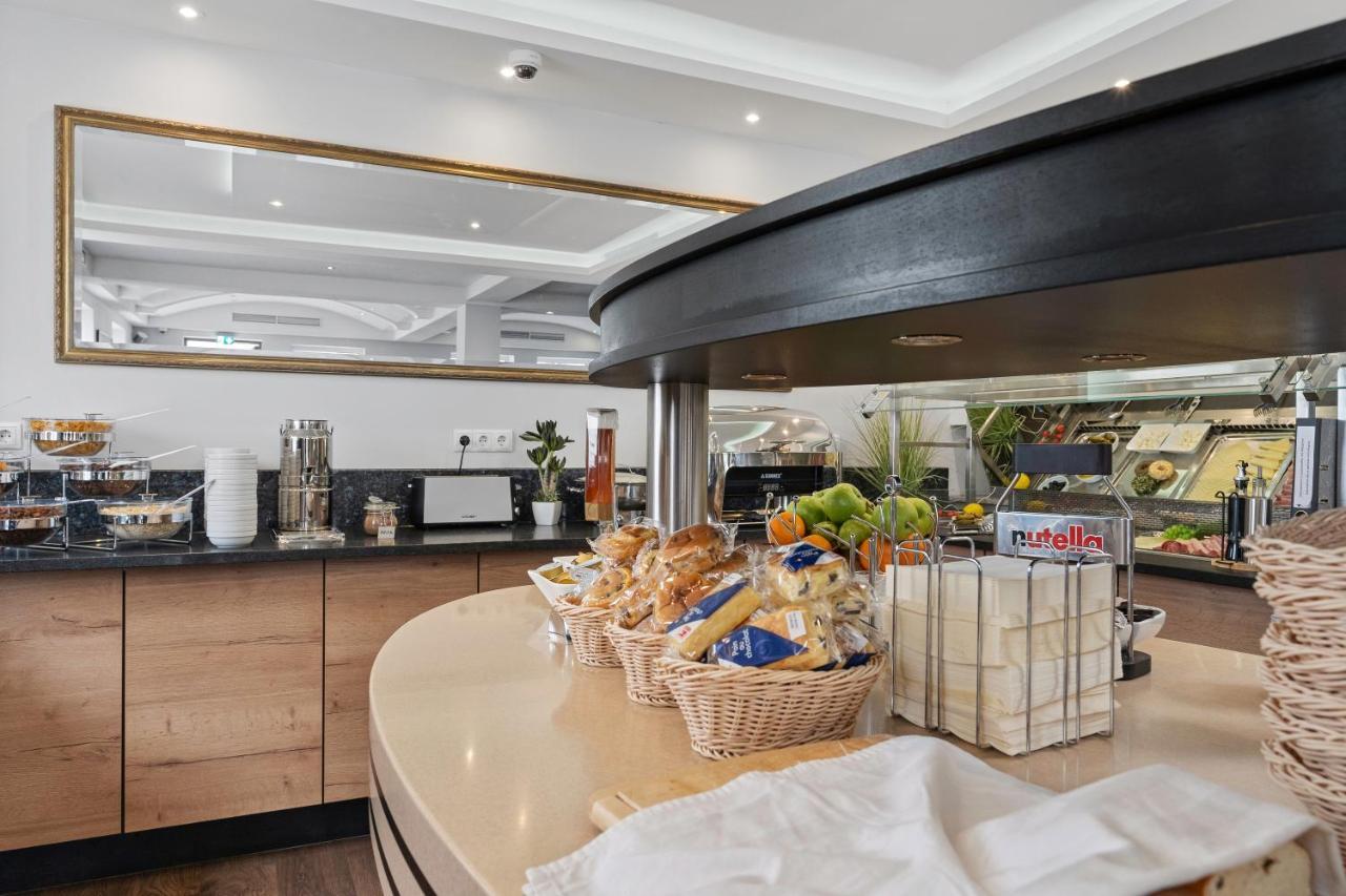 Hotel Adler Friedrichshafen Bagian luar foto