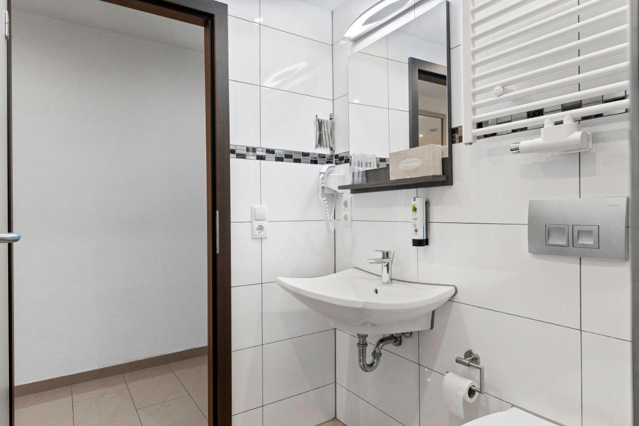 Hotel Adler Friedrichshafen Bagian luar foto